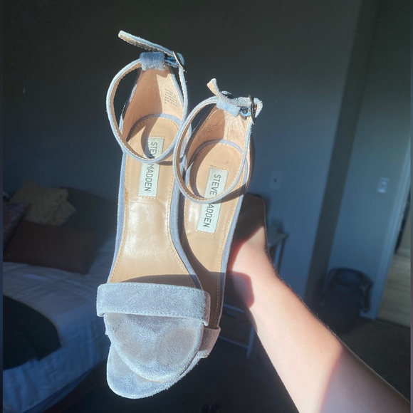 Blue Suede Steve Madden Heels - Picture 1 of 8